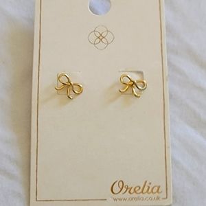 Small Bow stud earrings in gold